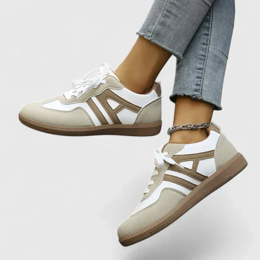 Sneakersy mesh – widok z boku