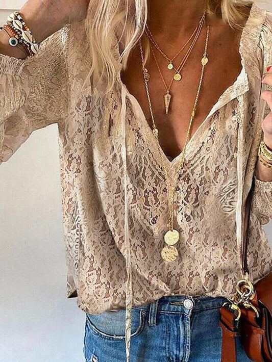 Boho bluzka damska z koronką i dekoltem V – zwiewna