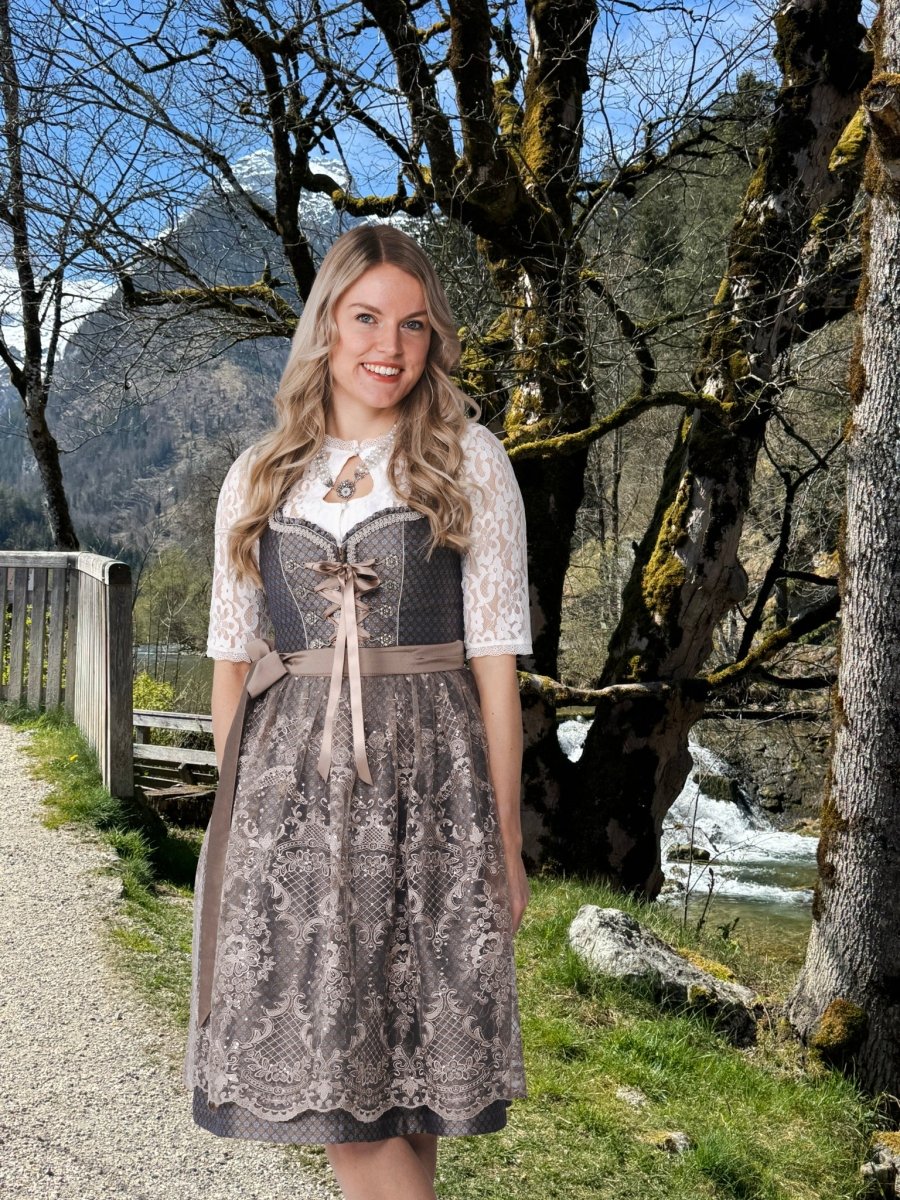Sukienka dirndl żakardowa – detal wzoru