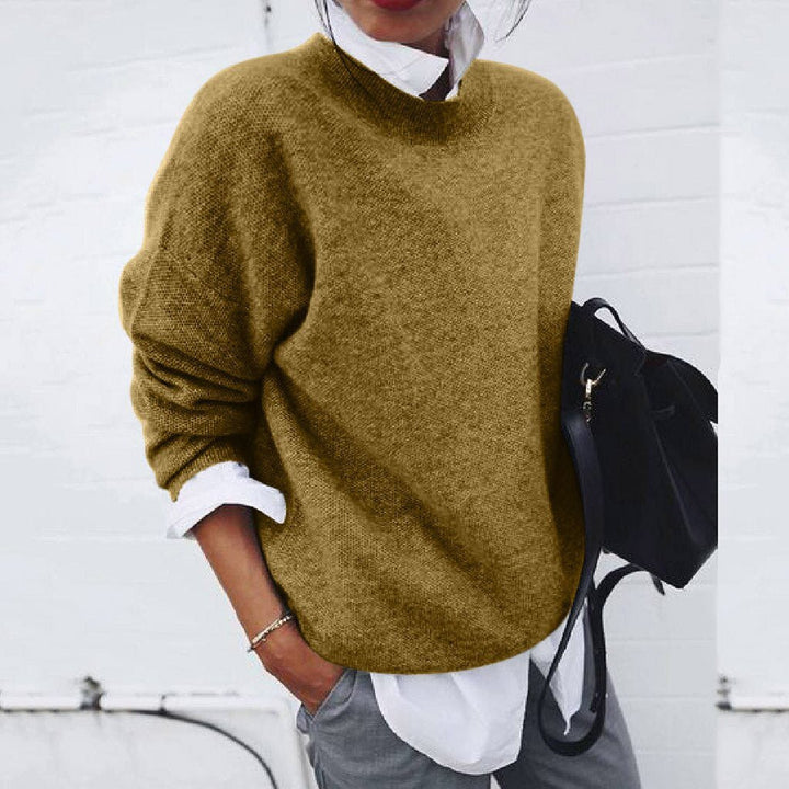 Sweter damski z okrągłym dekoltem – stylizacja