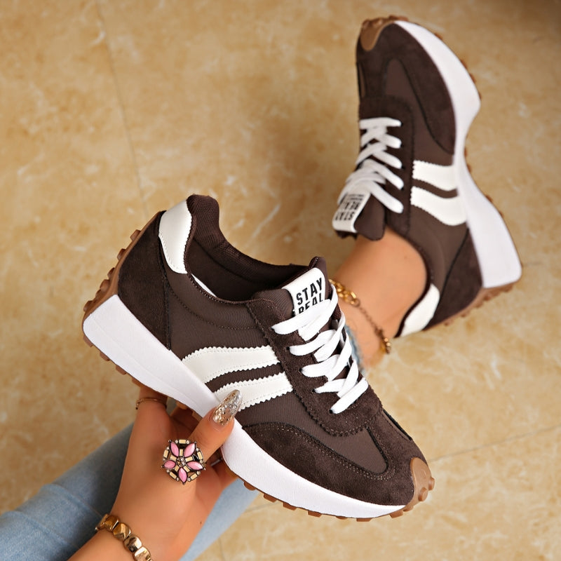 Damskie sneakersy na platformie – retro, sznurowane, gruba podeszwa