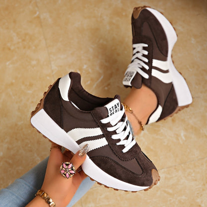 Damskie sneakersy na platformie – retro, sznurowane, gruba podeszwa
