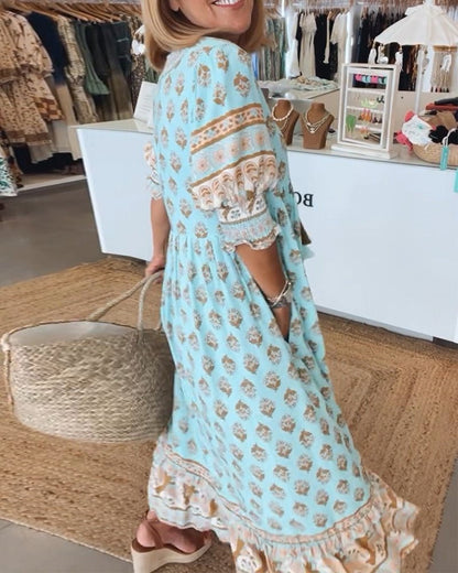 Sukienka maxi w kwiaty – ruch tkaniny
