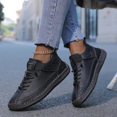 Sneakersy – fakturowana cholewka, sznurowane, komfortowe