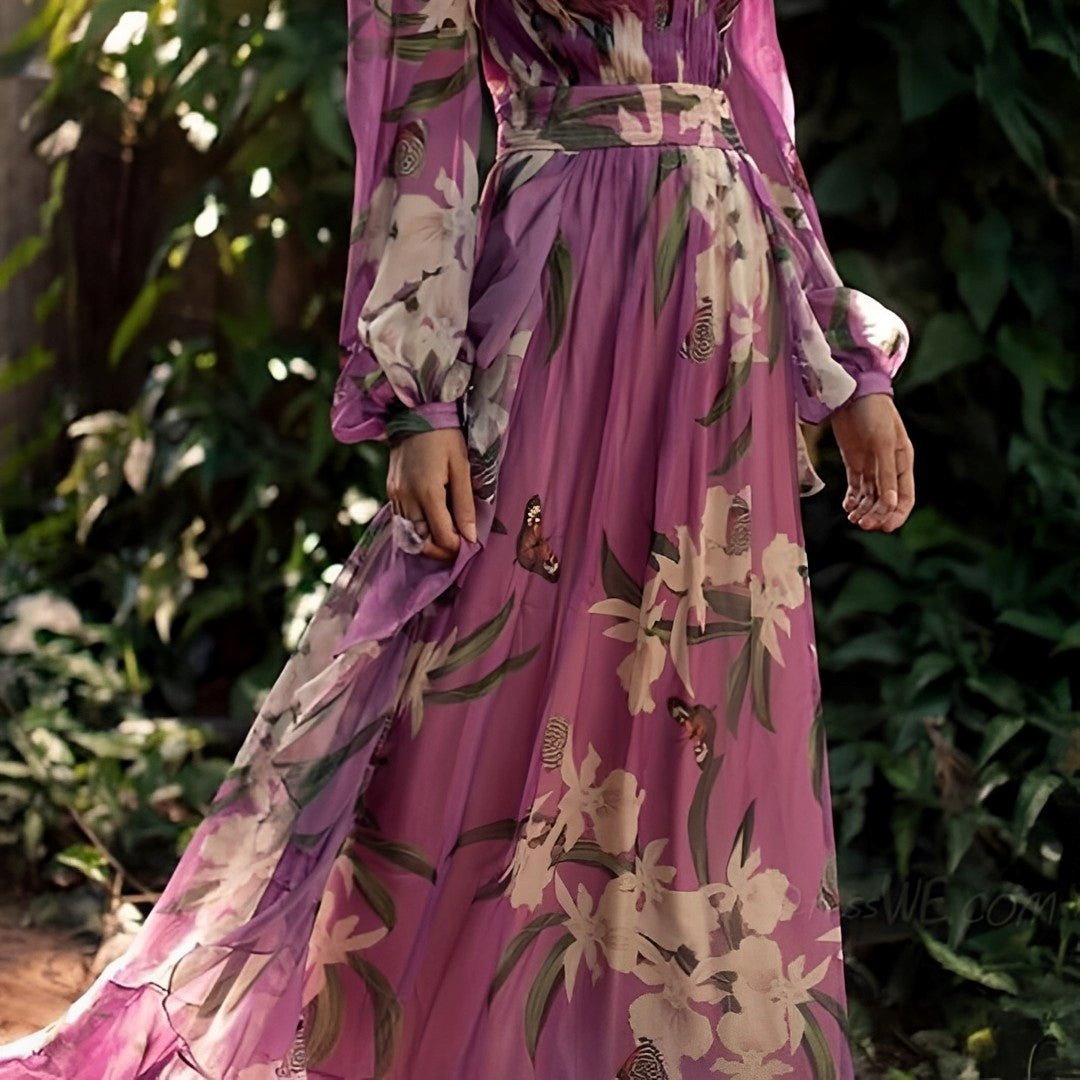 Sukienka maxi w kwiaty – detal nadruku