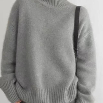 Sweter damski z golfem – detal dzianiny