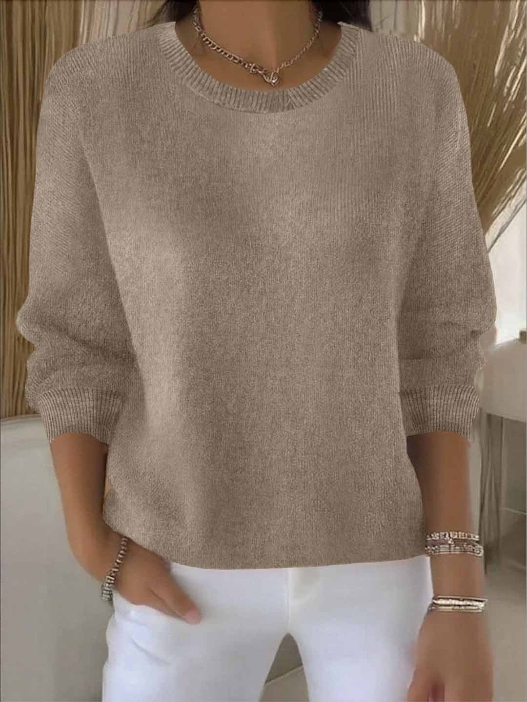 Sweter z wiskozy – widok z boku