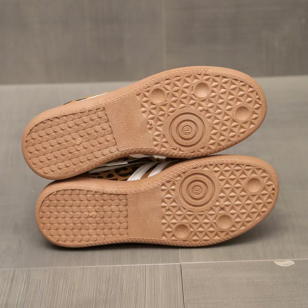 Zamszowe sneakersy ortopedyczne damskie – szeroka stopa, wygodne