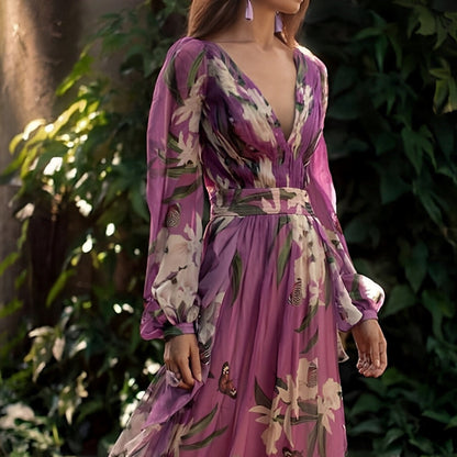 Sukienka maxi w kwiaty – dopasowana talia