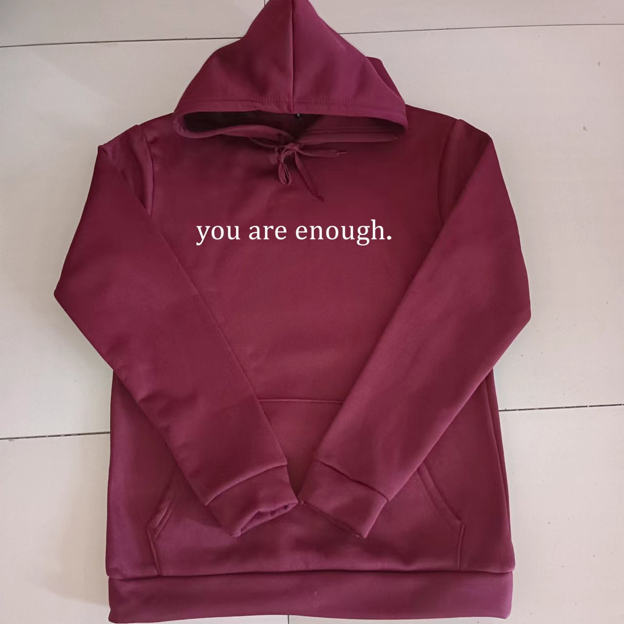 Bluza z kapturem z napisem – unisex, miękka i wygodna