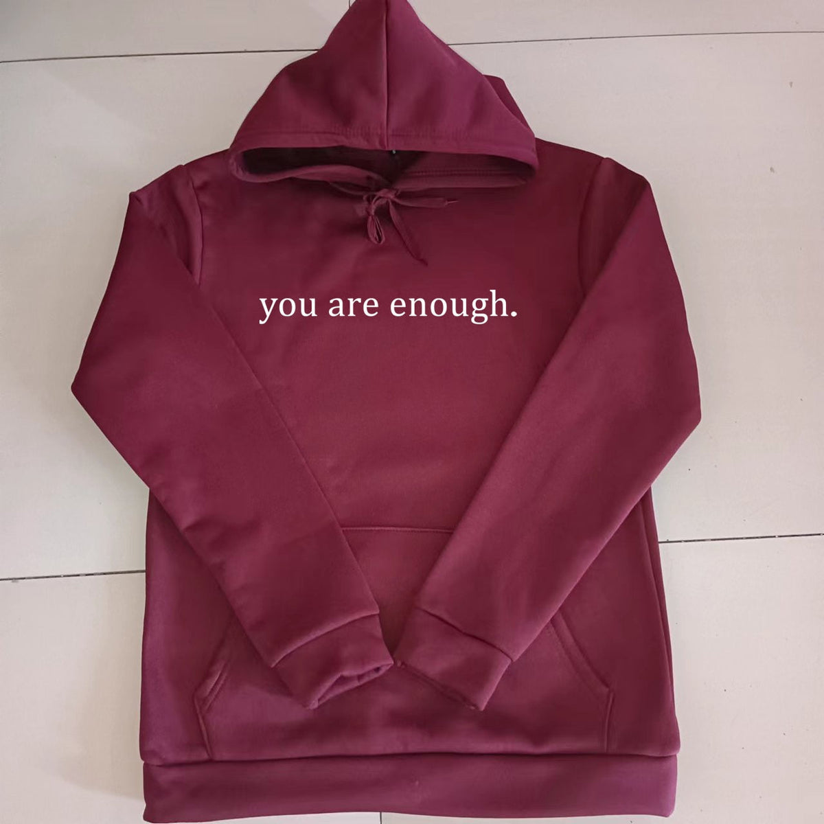 Bluza z kapturem z napisem – unisex, miękka i wygodna