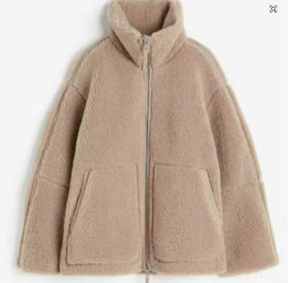 Kurtka polarowa oversize – luźny krój