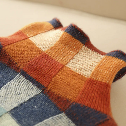 Sweter damski z golfem – detal dzianiny