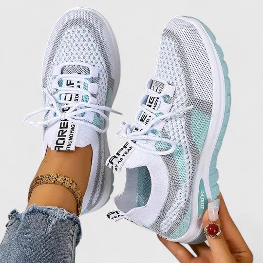 Sneakersy komfortowe – widok z boku