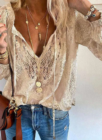 Boho bluzka damska z koronką i dekoltem V – zwiewna