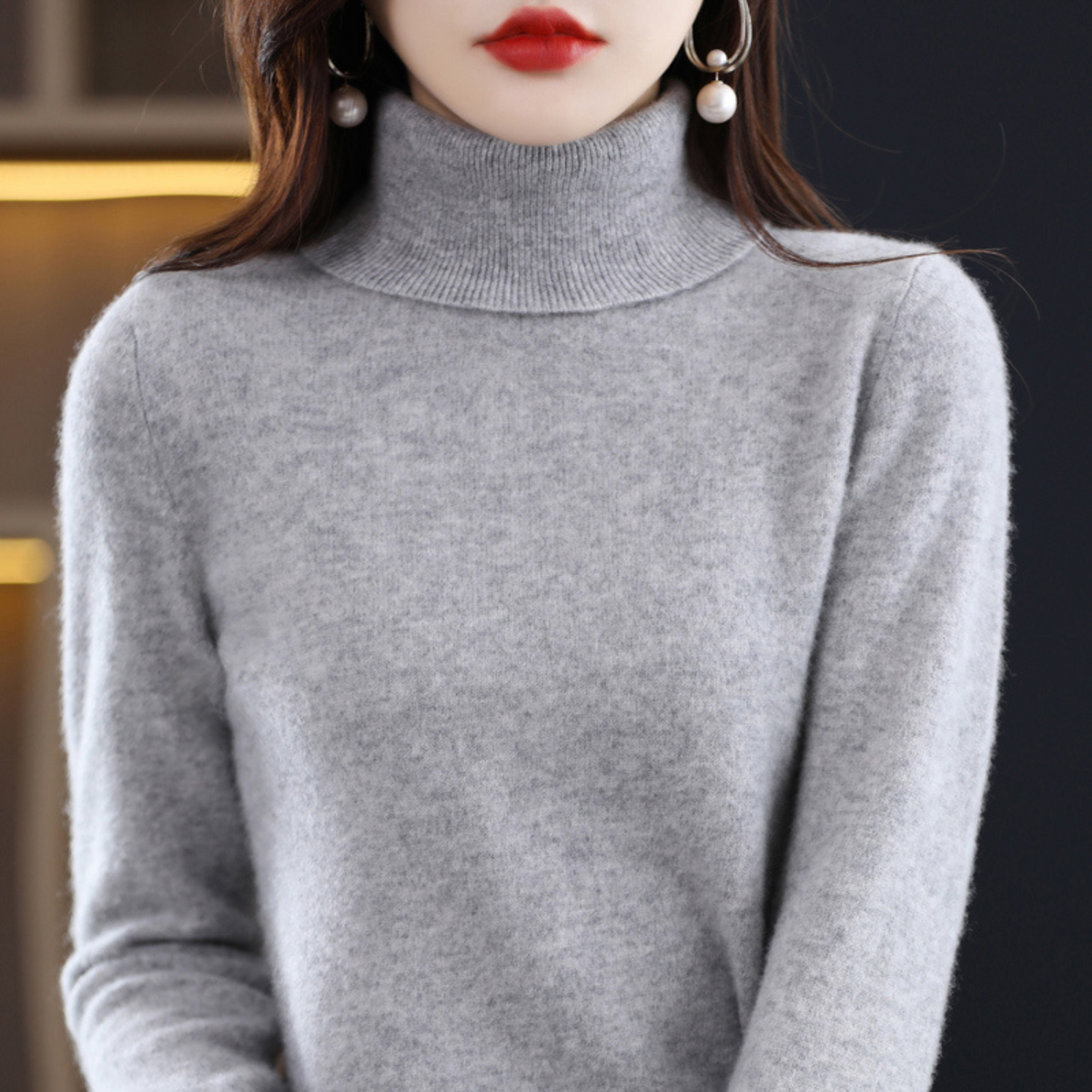 Sweter damski z golfem – szary