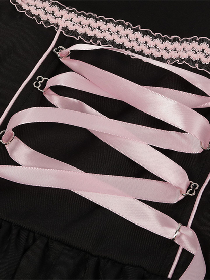 Kwiecista sukienka dirndl – widok z boku