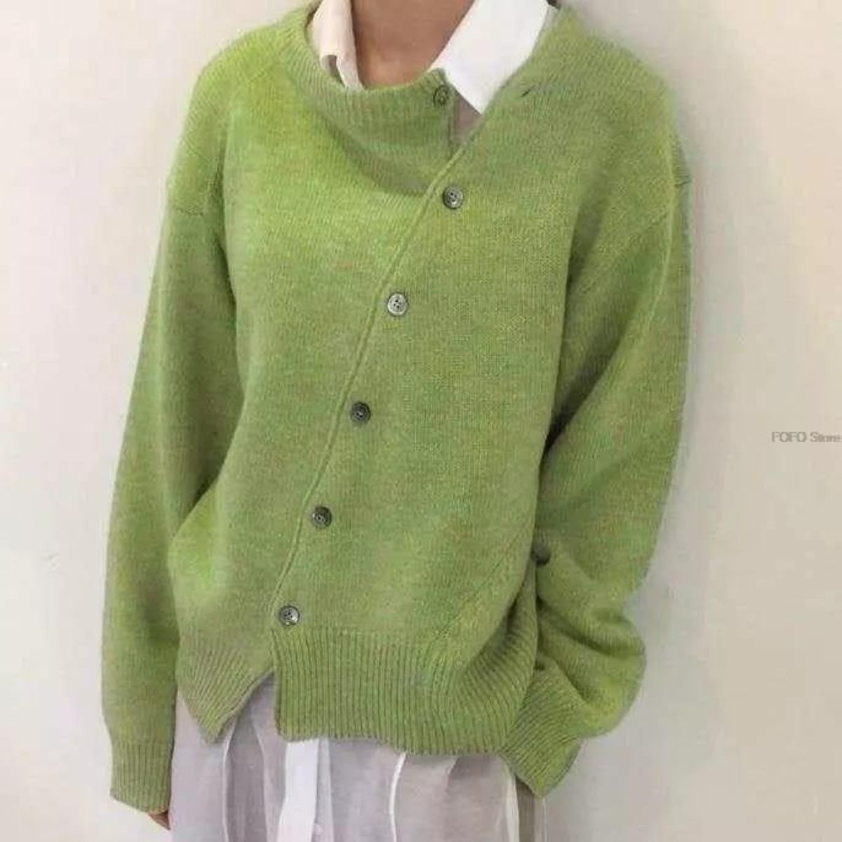 Sweter damski dzianinowy – detal splotu