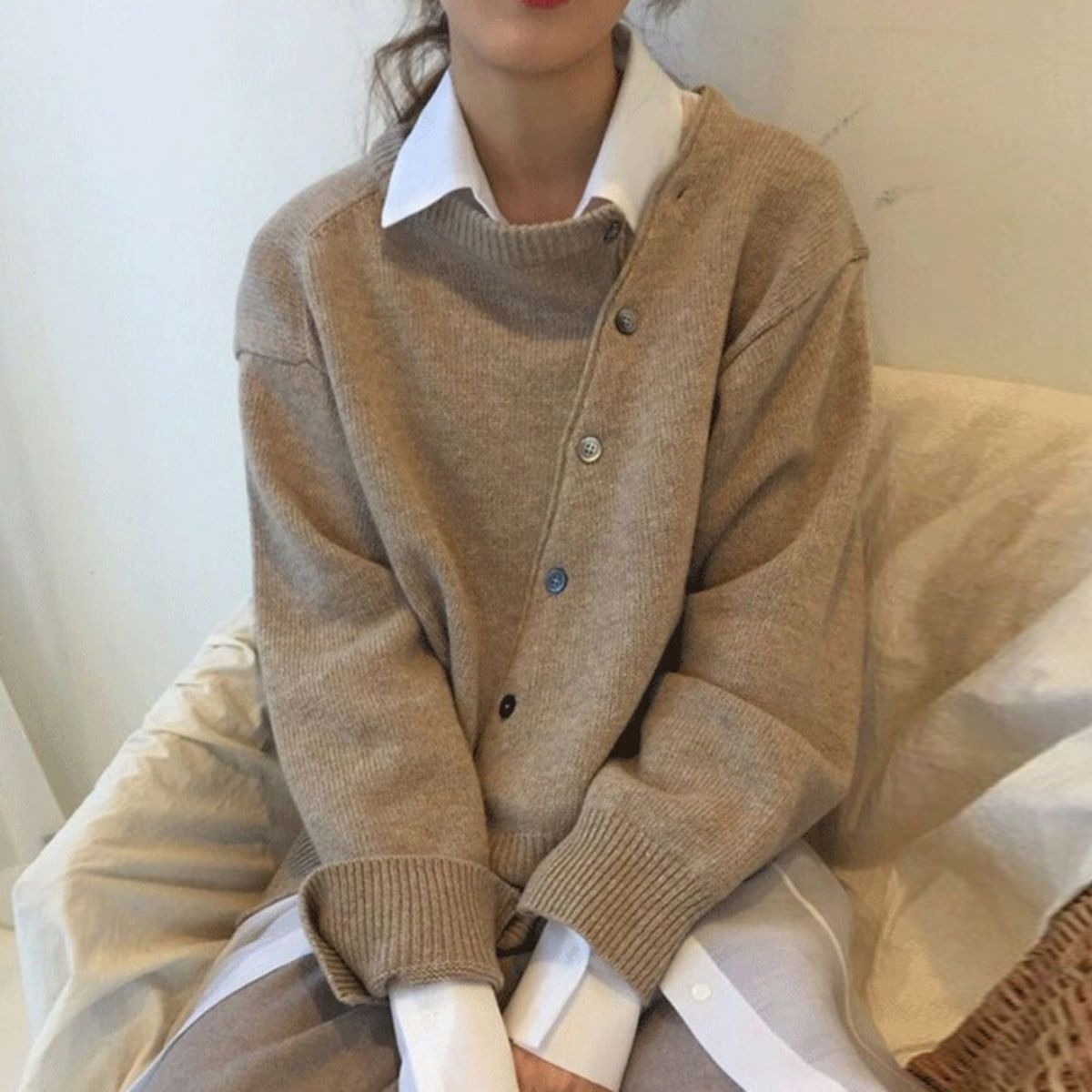 Sweter damski dzianinowy – stylizacja